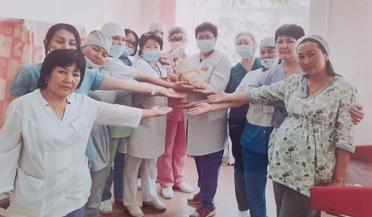 Ксения Собчак сексуалдық видео түсірді Украинада қыз жыныстық қатынас үшін ақша төлейді.